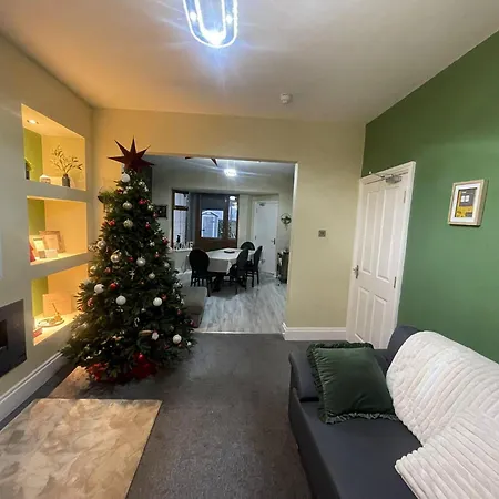 House Sleeps 9 With Garden And Parking Tatil Evi Bradford (West Yorkshire)